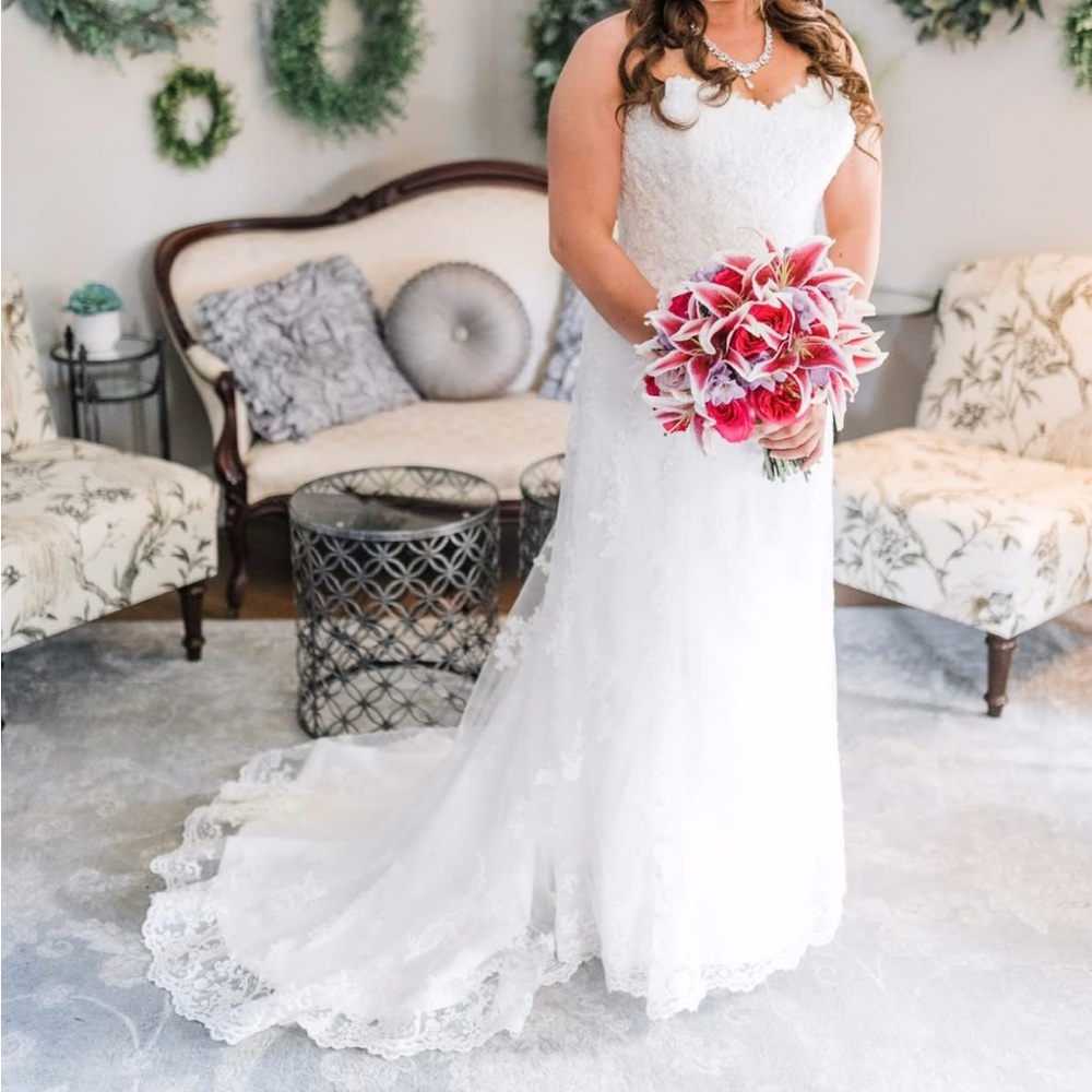 Maggie Sottero White Lace Bridal Gown